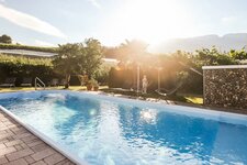 Lingers Suites &#038; Residence